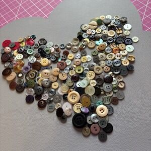 Button Lot Of Assorted Colors In 2 Hole 4 Hole Shiny‎ Mat Red Blue Black Grey